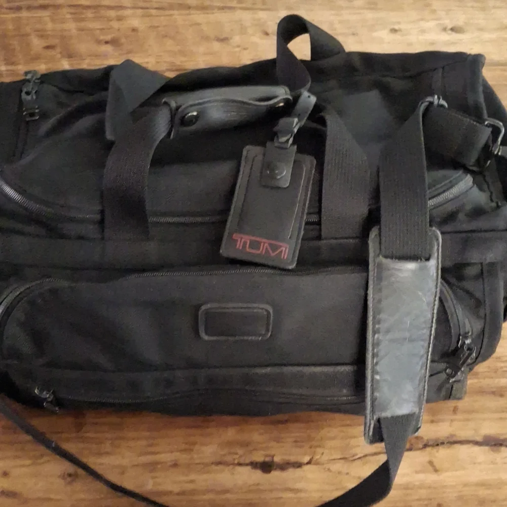 Tumi pre-loved Duffle Travel Bag Luggage